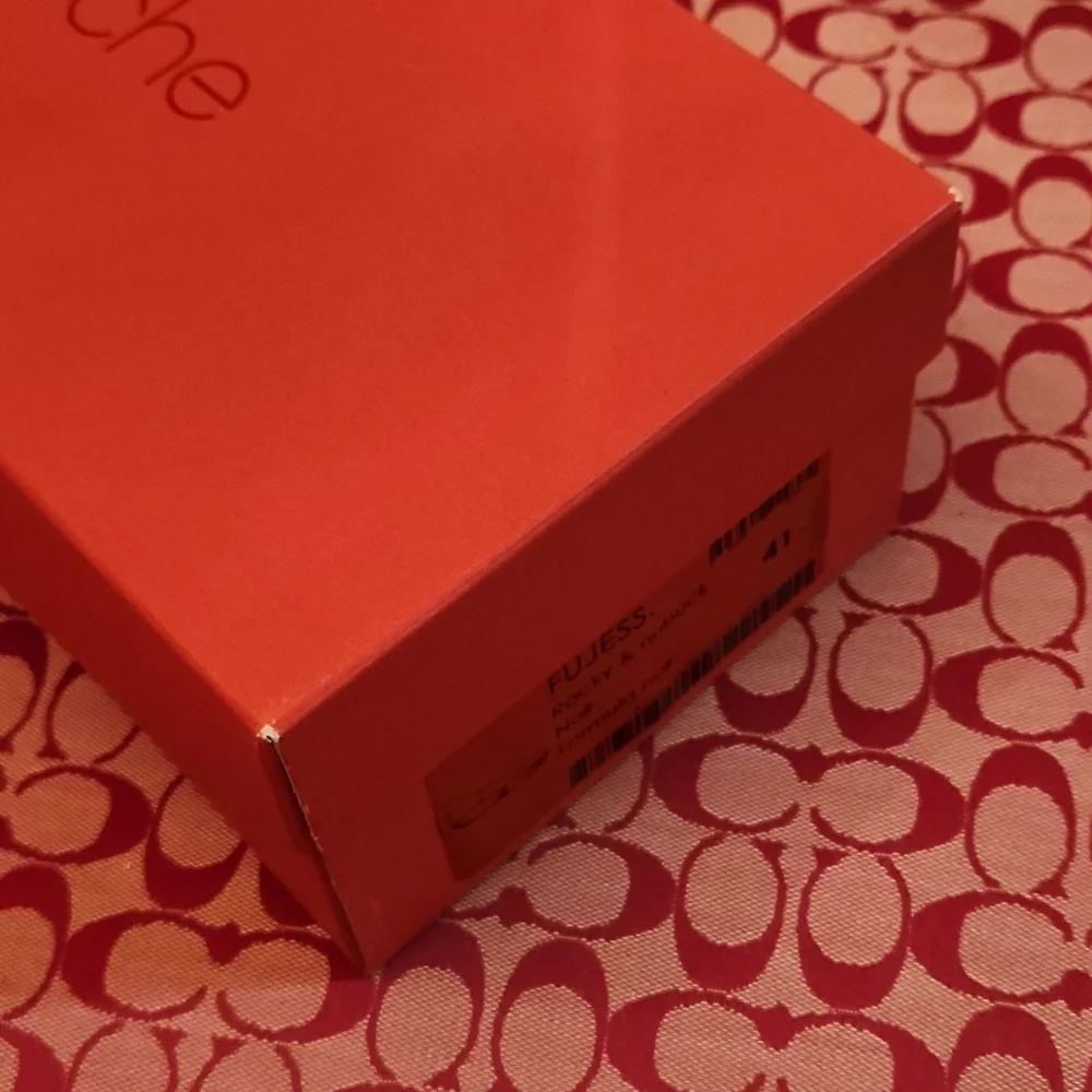 Shoe  Box - Picture 3 of 4